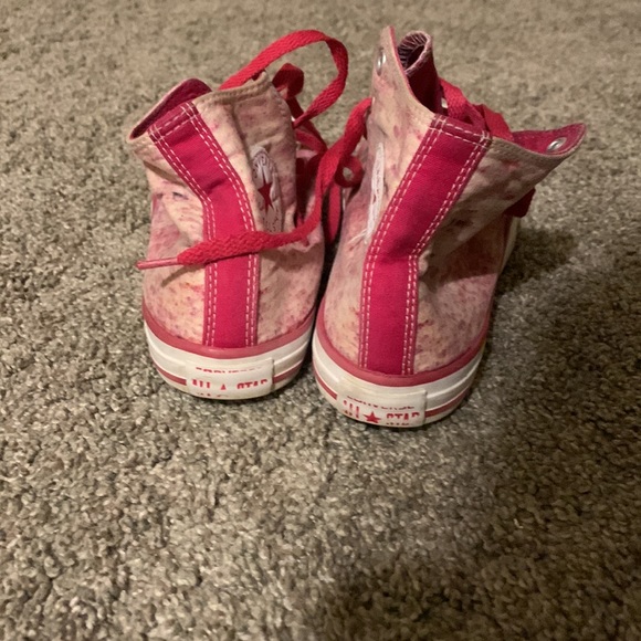 Girls size 3.4 Converse AllStar Gently Used - Picture 2 of 3